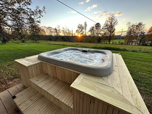 Peaceful Escape • Hot Tub • Fire Pit • Views