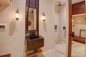 تجهيزات دش، مجففات شعر، مناشف، صابون