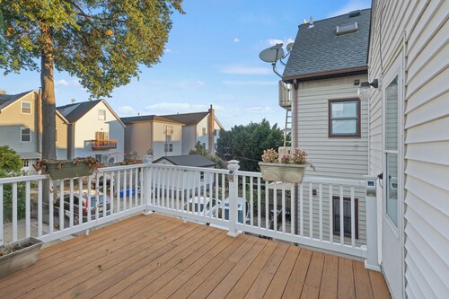 Spacious 4-bedroom apartment with WiFi, AC in enjoyable Newark