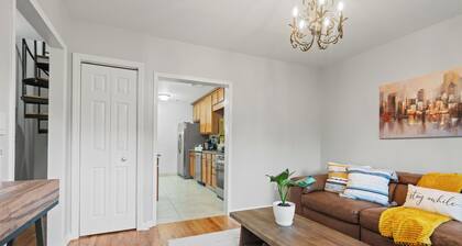 Spacious 4-bedroom apartment with WiFi, AC in enjoyable Newark