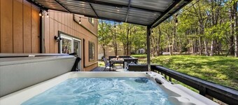 Cozy lake house, great location! Hot tub, fire pit, game room! Dog friendly!