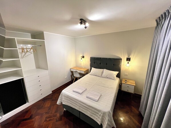 1 slaapkamer, een bureau, gratis wifi, beddengoed