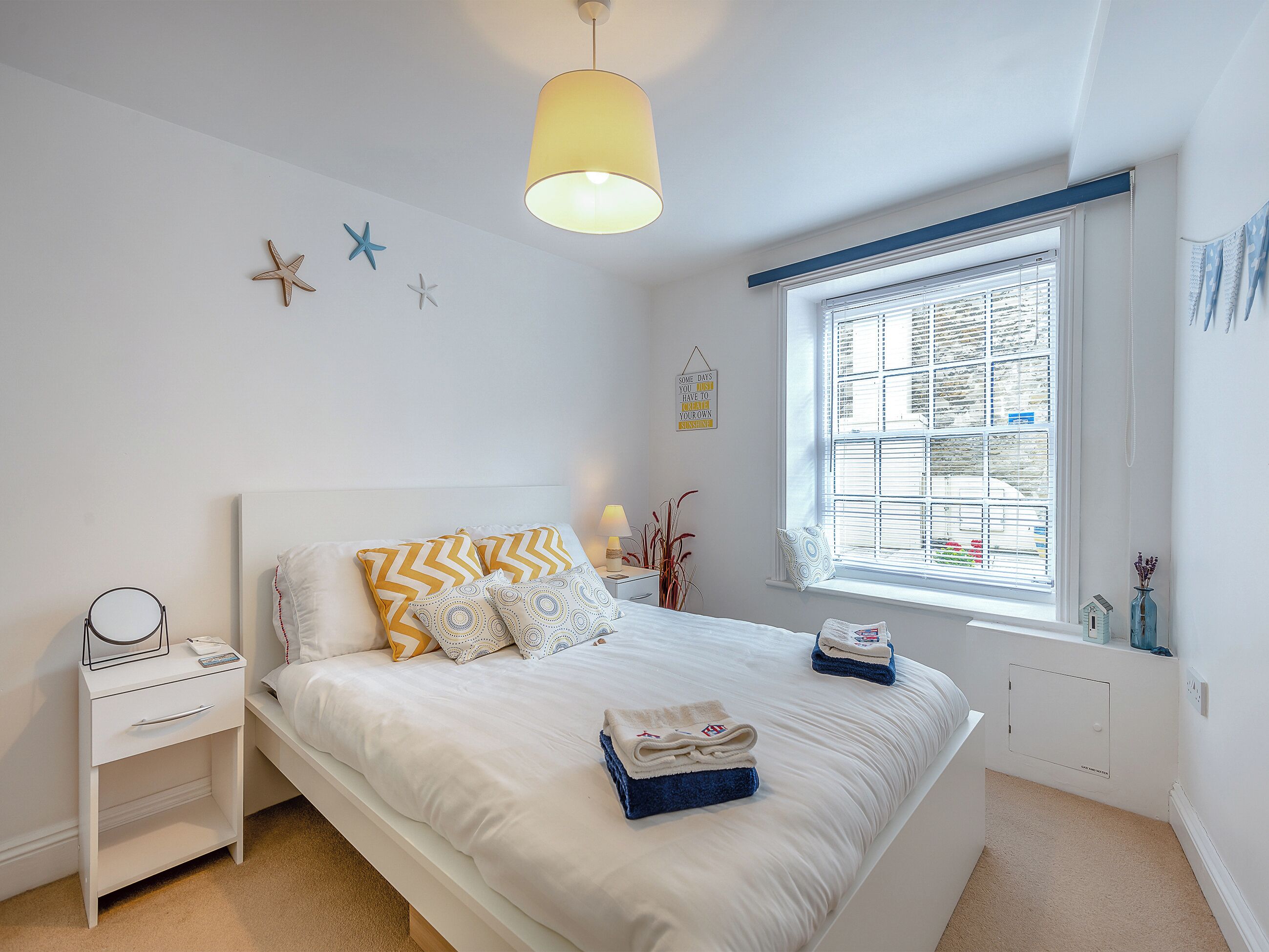 1 bedroom, bed sheets
