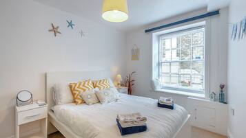 1 bedroom, bed sheets