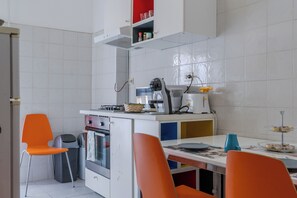 Fridge, microwave, oven, stovetop - Sabina House a 10-minute walk from the Sistine Chapel and St. Peter's. (Roma)