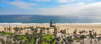 Oceanfront Condo Steps from the Beach w/Unobstructed Beach/Pier/Island Views