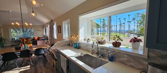 Oceanfront Condo Steps from the Beach w/Unobstructed Beach/Pier/Island Views