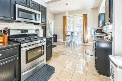 Massive 6 bedroom home in a great neighborhood!