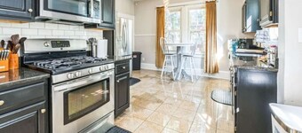 Massive 6 bedroom home in a great neighborhood!