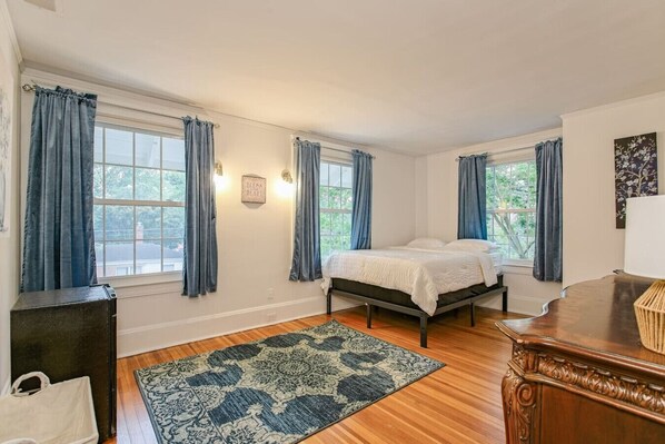 6 chambres, bureau, fer et planche à repasser, Wi-Fi