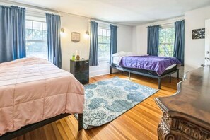 6 bedrooms, desk, iron/ironing board, WiFi
