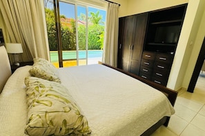 1 bedroom, desk, iron/ironing board, WiFi