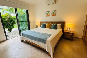 1 bedroom, desk, WiFi