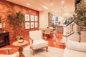 Smart TV, video games - Luxury Capitol Hill Victorian — Private Gated Parking & Modern Kitchen (Washington)