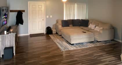 Home From Home Get Away- 3 Bed 2 Bath- 1 Acre of Land