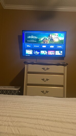 3 sovrum, skrivbord, strykjärn/strykbräda och gratis wi-fi