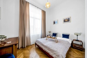 Bedroom with Queen Bed | Book Now with RENTUJEMY.COM