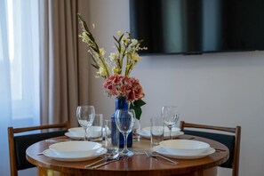 Dining Area | Book Now with RENTUJEMY.COM