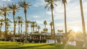 A hotel with a central building, surrounded by palm trees and a well-maintained lawn. - Marriott Desert Springs Villas 2B/2B Thanksgiving 11/23-30,26  FullResort Access (Palm Desert)
