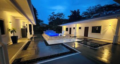 Hacienda Iguana 3 brm 4 bath private house w/pool steps away from Beach club