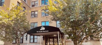 Luxurious 1-bedroom apartment in charming East Orange apartment with AC, WiFi…..