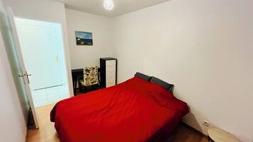 2 bedrooms, iron/ironing board, WiFi, bed sheets