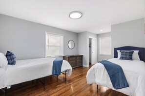 4 bedrooms, iron/ironing board, WiFi, bed sheets