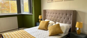 The Lyme Lounge - Spacious & Modern 3 Bed- Parking