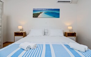 4 habitaciones, tabla de planchar con plancha, cuna de viaje y wifi 