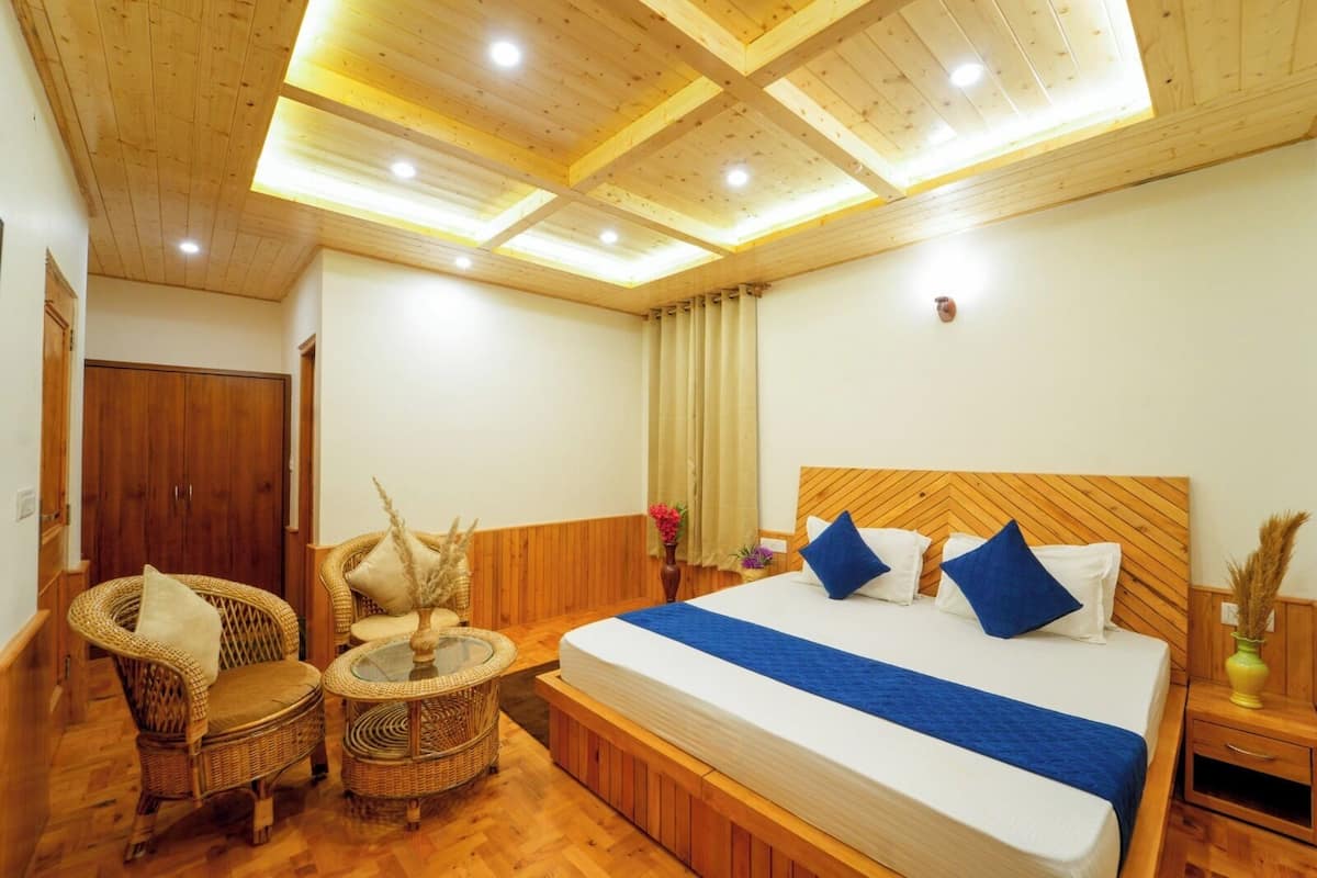 Luxury Room, 1 King Bed, Balcony, Mountain View | Mountain view
