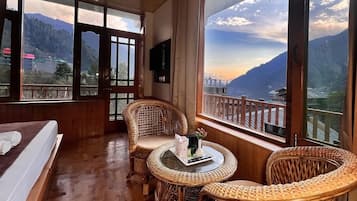 Honeymoon Room, 1 King Bed, Balcony, Mountain View