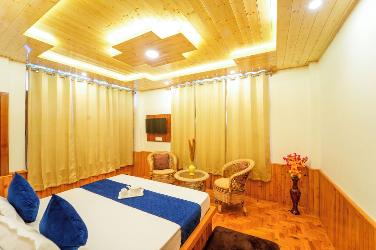 Honeymoon Room, 1 King Bed, Balcony, Mountain View