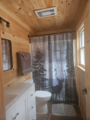 Shower, towels, soap, toilet paper - Lovely 4 bedroom Log cabin in Island Pond Vermont
Snow Mobile Capitol of NEK (Brighton)