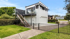Exterior - Azure Studio - Ocean Glimpses - 3 Mins Walk to Beach (Callala Beach)