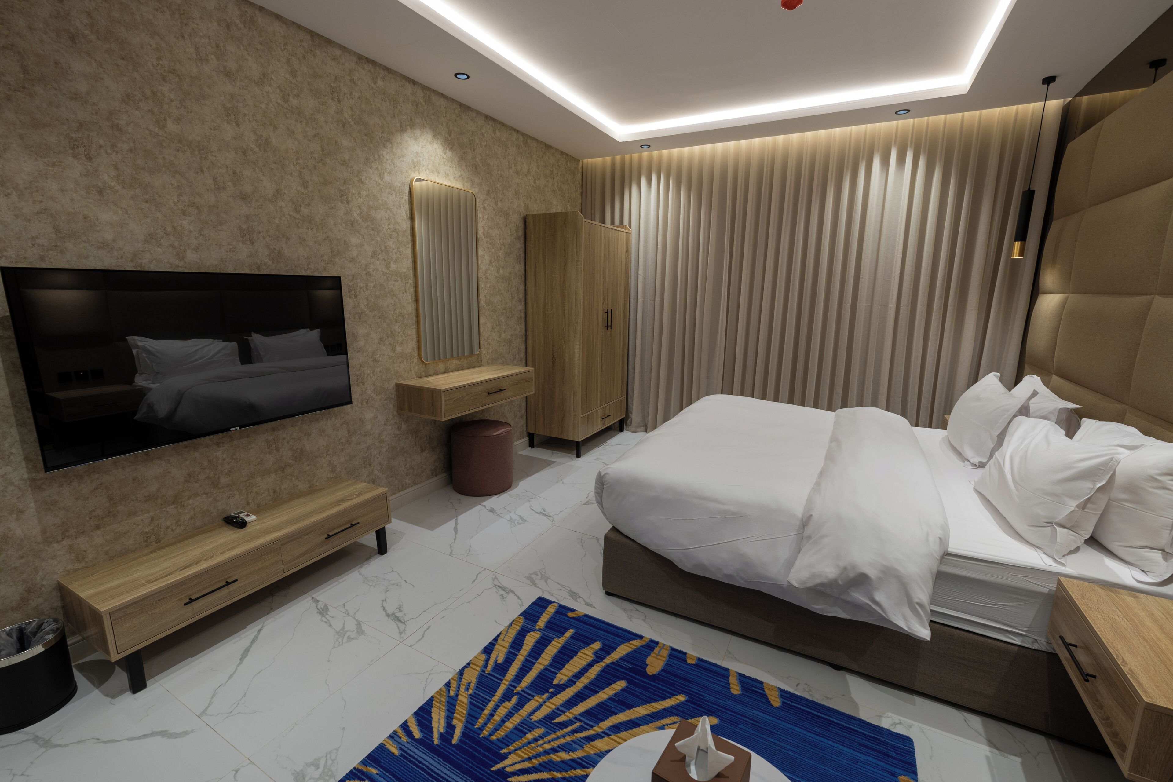 Junior Studio Suite, 1 Queen Bed