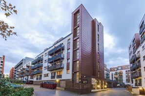 Exterior - Stylish 3-Bed Duplex | Games Room & Balcony Views (Manchester)
