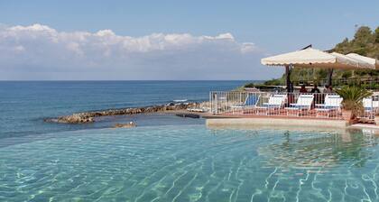 Chalet in Cilento With Sea View and Pool