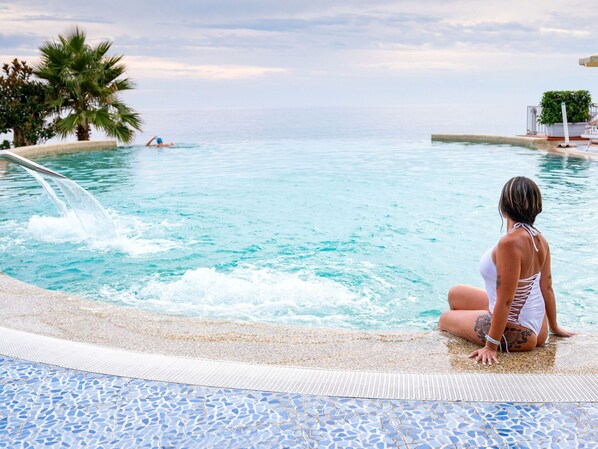 平房 | 泳池 | 室外游泳池