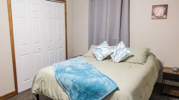 2 bedrooms, desk, free WiFi, bed sheets