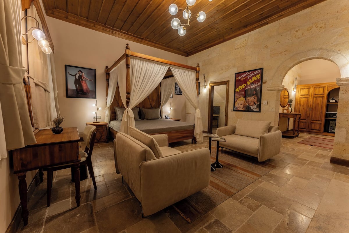 Stone Mansion Suite | Minibar, in-room safe, individually decorated, individually furnished