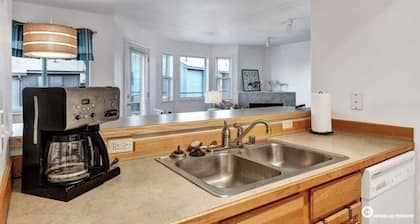 Lakeside Escape in the Heart of Anchorage - 2BR/2BA Condo -Views, Garage, Patio