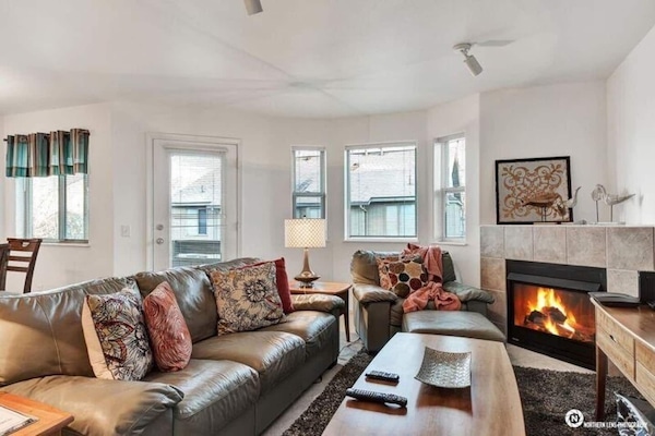 Living room with lots of windows and light; gas fireplace; RokuTV.