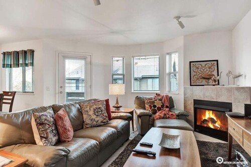 Lakeside Escape in the Heart of Anchorage - 2BR/2BA Condo -Views, Garage, Patio