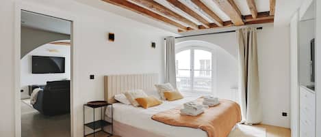 Apartment | 1 bedroom, laptop workspace, iron/ironing board, bed sheets