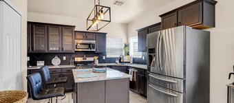 Huge Oasis Retreat>Arcade>Pool Table>Heated Pool & Spa>Super H on AirBB