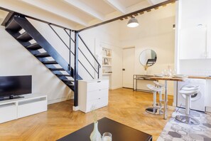 Apartment | Private kitchen | Electric kettle - Quiet Apartment 1br/4p - Quartier du Mail (Paris)