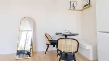 Apartment | Dining