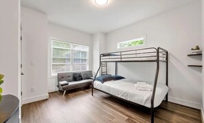 2 bedrooms, desk, iron/ironing board, WiFi