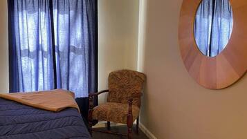 2 bedrooms, desk, iron/ironing board, travel cot