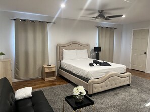 3 bedrooms, desk, iron/ironing board, travel cot